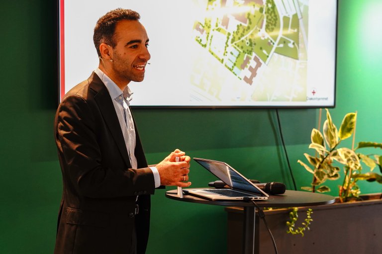 Byråd for helse, Saliba Korkunc, var invitert for å snakke om Bydelsreformen i Oslo. Foto: Anne-Marie Korseberg Stokke