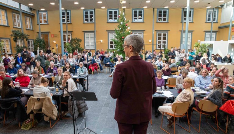 Markeringen startet med adventsrefleksjoner fra Ingunn Moser administrerende direktør og forstander.